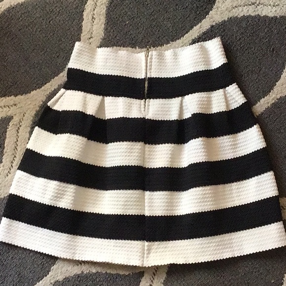 Neslay Designer Black & White Stripped skirt - Picture 2 of 2